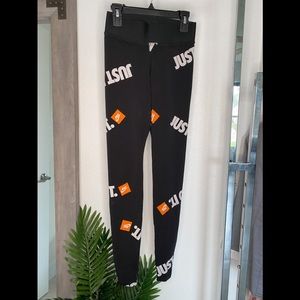 NEW 🏷 Nike stretch leggings